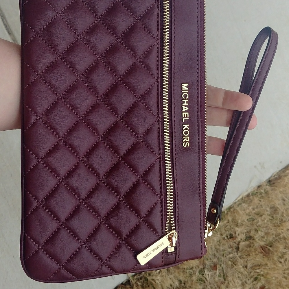Authentic Michael Kors Wristlet Wallet MK